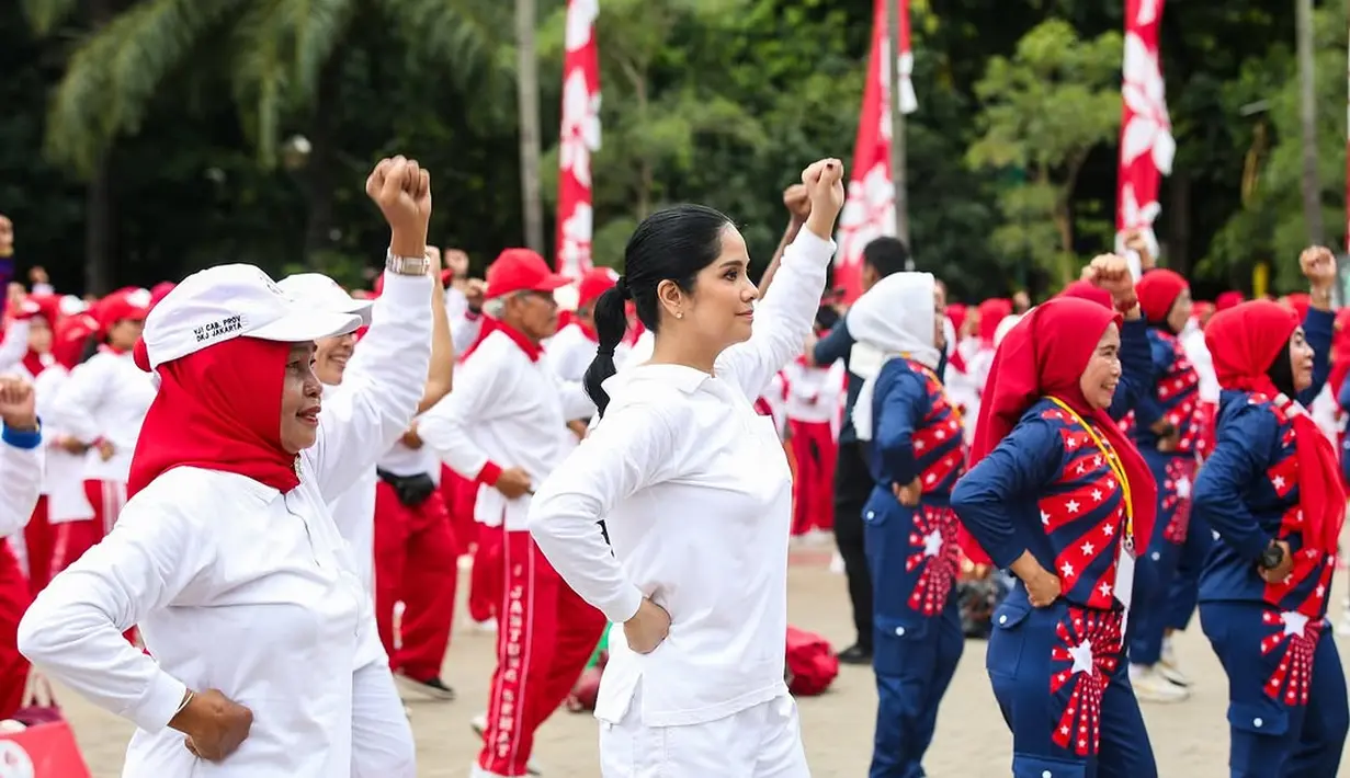 Meski berolahraga, Annisa Pohan tetap terlihat cantik dengan gaya rambut yang estetik [@annisayudhoyono]