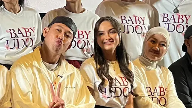 Denny Sumargo, Caitlin Halderman, dan Fanny Kondoh dalam Press Conference Trailer Baby Udon di Senayan pada Senin, (3/8/2026). (Liputan6.com/Afradhiya N. R)