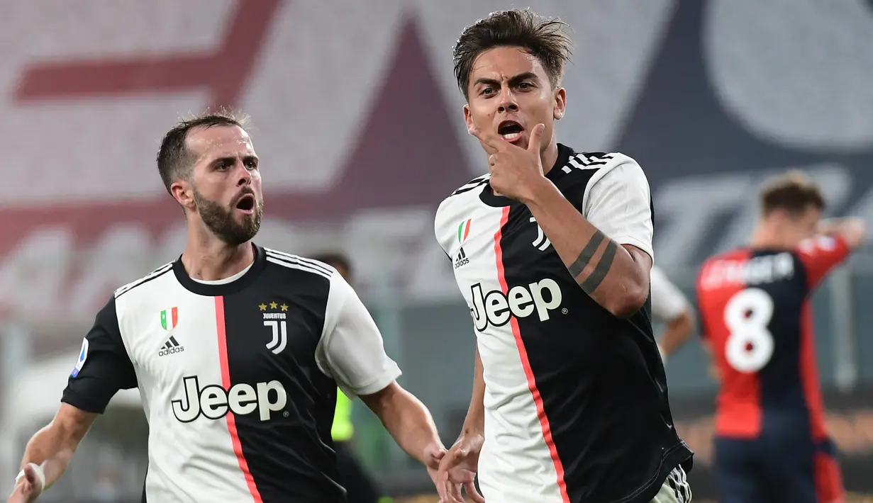 Penyerang Juventus, Paulo Dybala, merayakan gol yang dicetaknya ke gawang Genoa pada laga lanjutan Serie A di Stadion Luigi Ferraris, Rabu (1/7/2020) dini hari WIB. Juventus menang 3-1 atas Genoa. (AFP/Miguel Medina)