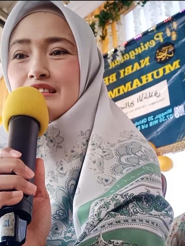 Mega Aulia Jadi Ustazah