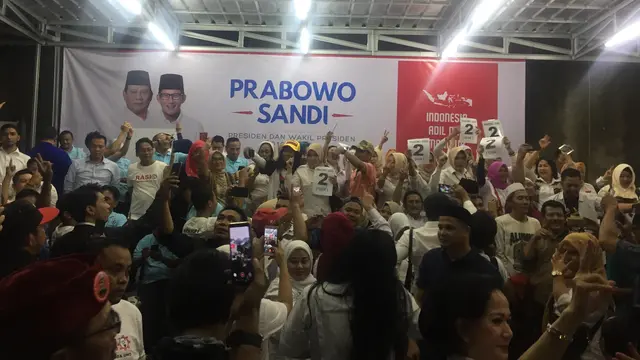 Relawan Prabowo-Sandiaga di posko pemenangan