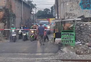 Perlintasan Kereta di Stasiun Bekasi Dipasangi Palang Pintu (AntaraNews)