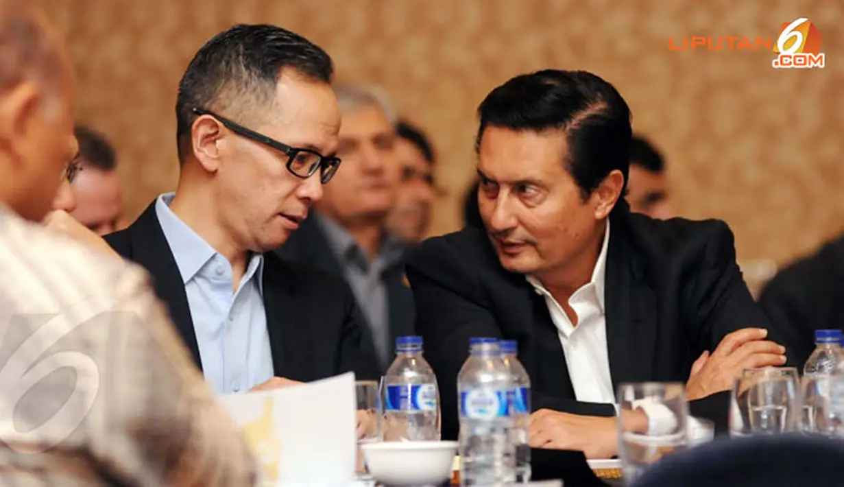 Kepala BKPM Mahendra Siregar (kiri) terlihat berbincang dengan Ketua Kadin Indonesia Komite Iran Fadel Muhammad (Liputan6.com/Helmi Fithriansyah).