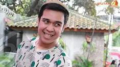 Bukan karena tidak bisa memiliki anak dari rahimnya sendiri, para selebriti ternama ini memutuskan untuk mengadopsi seorang anak.