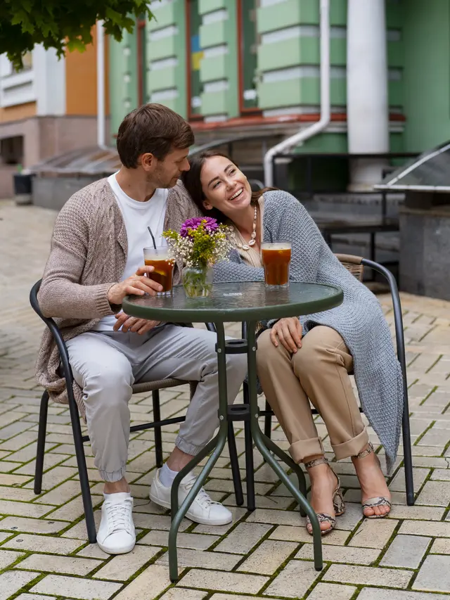 couple november cinta tulus