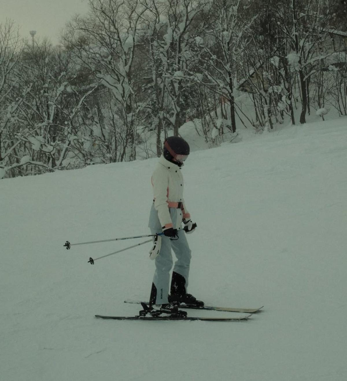 7 Potret Cantik dan Berani! Azizah Salsha Coba Ski Perdana di Niseko, Tampil Memukau Meski Terjatuh