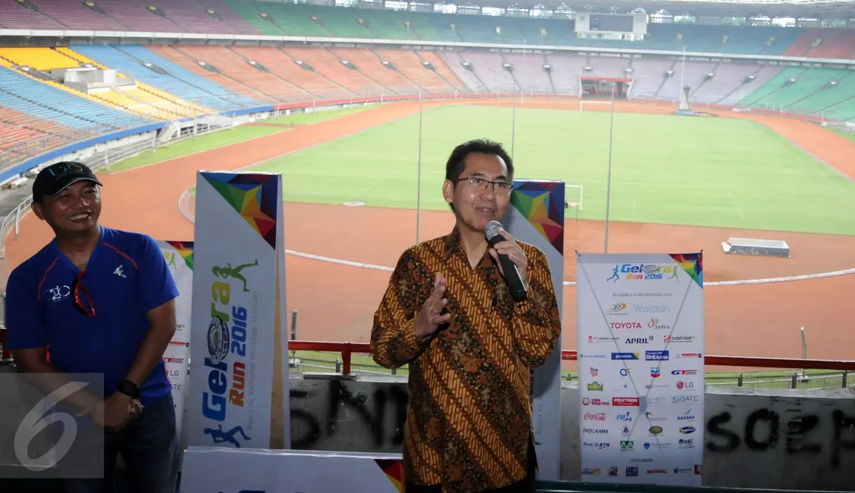 Direktur Utama PPK GBK, Winarto memberi keterangan terkait pelaksanaan Gelora Run 2016 di Stadion GBK Jakarta, Rabu (18/5/2016). Rencananya, Gelora Run 2016 digelar pada Minggu (22/6) dan diikuti sekitar 1500 peserta. (Liputan6.com/Helmi Fithriansyah)