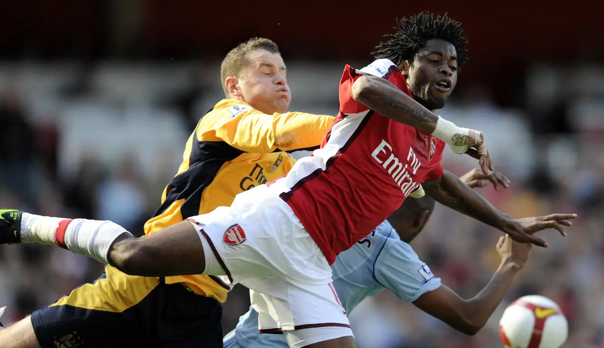 Emmanuel Adebayor. Ia memperkuat 3 tim besar, Arsenal, Manchester City dan Tottenham Hotspur dalam rentang 2005-2015. Total 96 gol dicetaknya dalam 230 laga Premier League bersama 3 tim tersebut, namun tak sekalipun berbuah trofi Premier League. (Foto: AFP/Adrian Dennis)