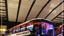 Bus ini memiliki desain samping yang terlihat cukup simpel tanpa banyak ornamen di sisi samping. Desain simpel ini dipadukan dengan kaca samping yang lebar membuat penumpang memiliki visibilitas yang luas untuk melihat pemandangan diluar. Bus ini kompatibel pada sasis dengan tonase minimal 18 ton (Pada tipe XHD) dan minimal 15-16 ton (Pada tipe HD). Selain itu, bus ini telah lulus pada berbagai macam uji keamanan seperti uji tabrak, kekuatan dan ketahanan. (Source: instagram.com/@laksanabus)