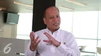 Menteri Riset Teknologi dan Perguruan Tinggi (Menristek Dikti) Muhammad Nasir saat melakukan kunjungan ke Liputan6.com, Jakarta, Kamis (21/7). (Liputan6.com/Herman Zakharia)
