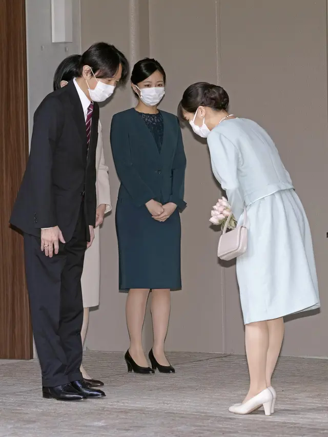Putri Mako Tinggalkan Istana