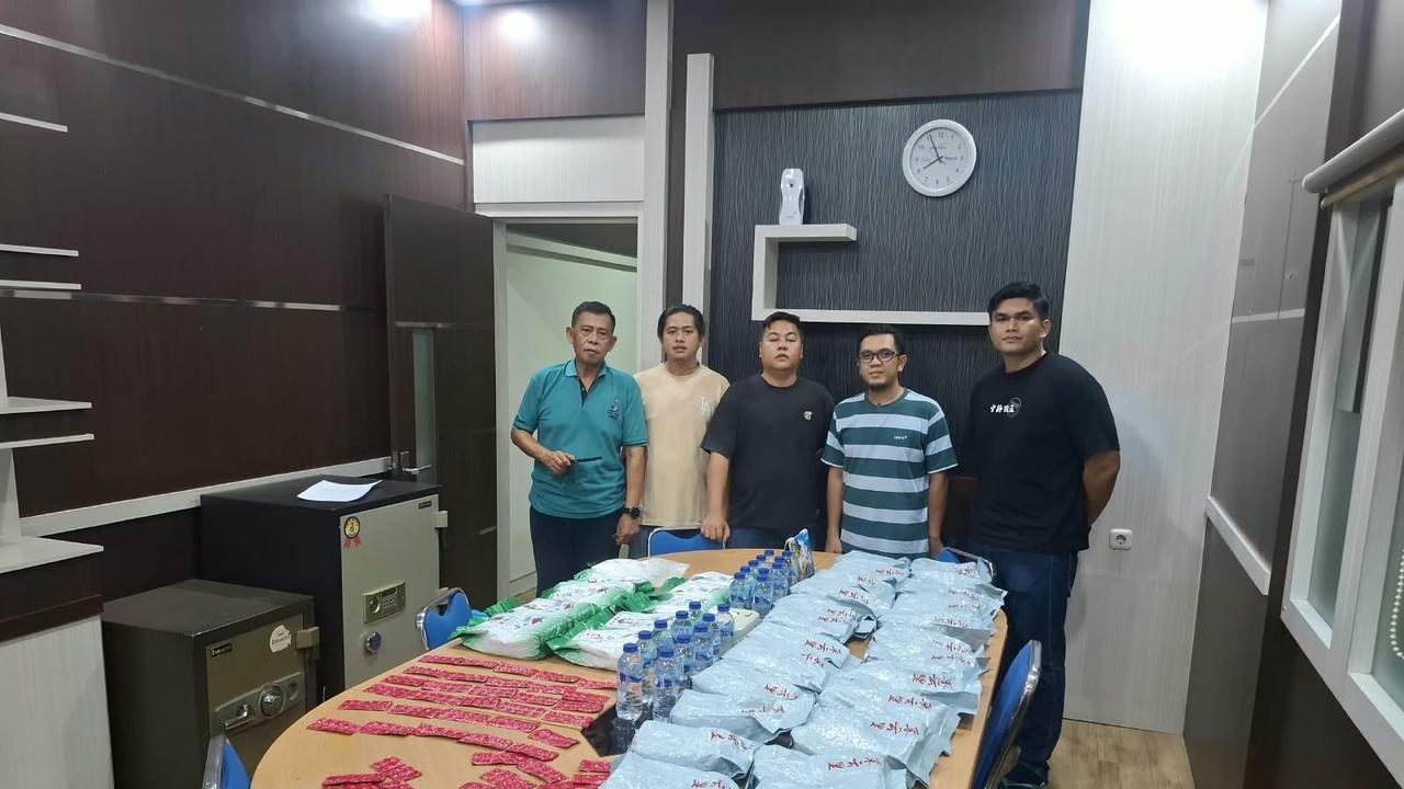 Terparkir di Rumah Makan, Mobil Ini Ternyata Bawa 35 Kg Sabu