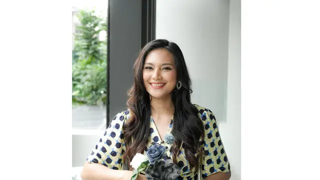 Gaya Indah Permatasari Pakai Baju Thrift 35 Ribu
