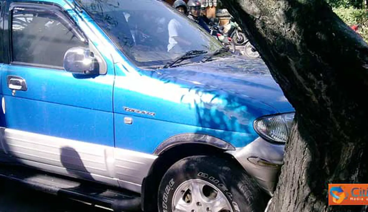 Citizen6, Bali: Tabrakan beruntun terjadi di Jl. Melati, Kota Denpasar, Bali. Kejadian itu terjadi sekitar pukul 14.00 WITA, ketika situasi jalan sedang ramai, Minggu (10/4). (Pengirim: Kelompok 4)