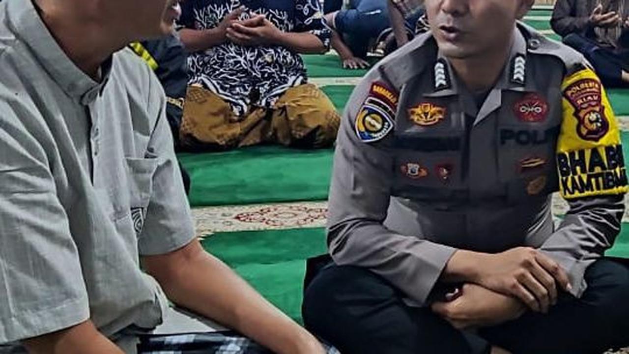 Datangi Mesjid, Dua Kapolsek di Pekanbaru Jaga Kamtibmas Jelang Pemilu 2024