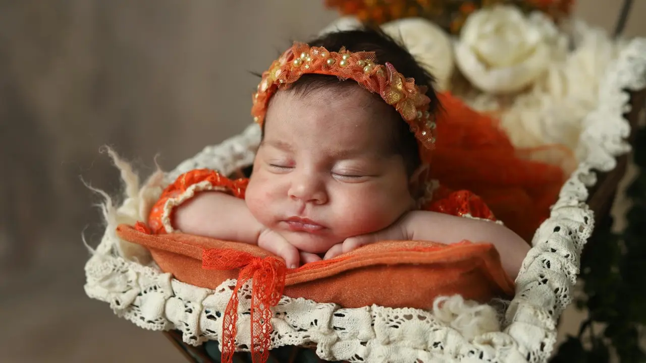 Ilustrasi bayi perempuan