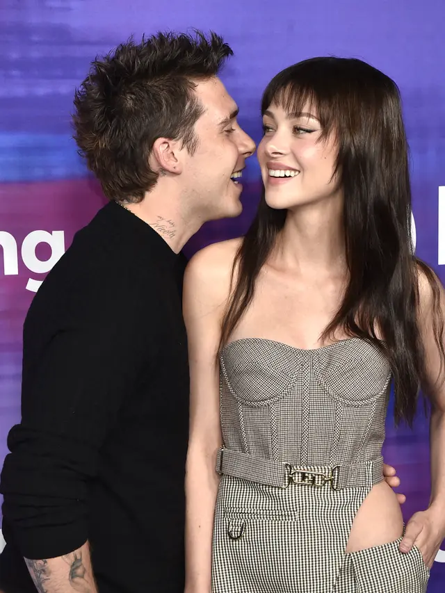 Brooklyn Beckham dan Nicola Peltz Tampil Mesra di Variety's Power of Young Hollywood 2022