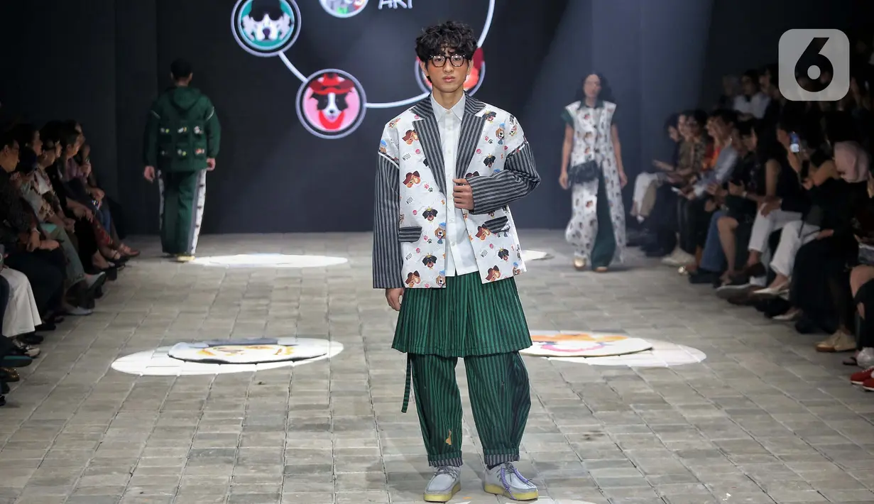 Adrie Basuki x Evan Hartono menjadi salah satu desainer yang tampil di PIMFW 2024. (Liputan6.com/Angga Yuniar)
