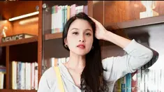 Saat melihat laman Instagram Sandra Dewi, kebanyakan foto berpose dengan beragam tas jadi kebiasaan ibu satu anak ini. Kini wanita 40 tahun itu memilih menutup kolom komentar usai suami ditahan. (Liputan6.com/IG/@sandradewi88)