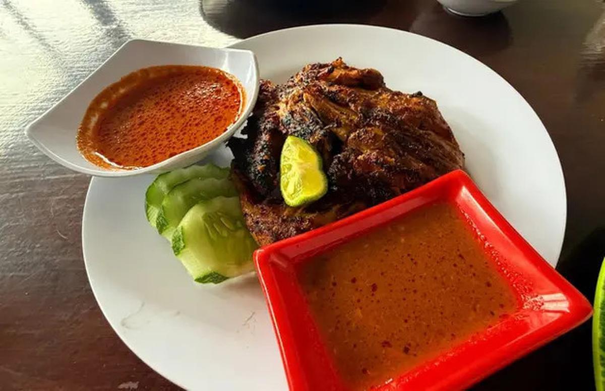 15 Rekomendasi Tempat Makan Enak di Lombok Dekat Bandara Terfavorit 2025