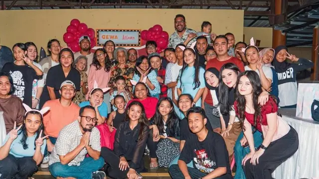 Potret perayaan ulang tahun Gewa ke-4 (Sumber: Instagram/gewaatlanasyamayim)