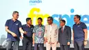 Direktur Utama Bank Mandiri Kartika Wirjoatmodjo (kanan) saat membuka pegelaran Finspire di Jakarta, Rabu (9/11). Acara ini merupakan pelatihan dan kompetisi untuk mendorong pengembangan startup di bidang financial technology. (Liputan6.com/Angga Yuniar)