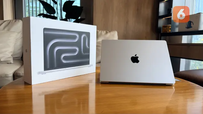 Unboxing MacBook Pro M5 Pro: Ada Satu Kejutan di Dalam Kotak. (Liputan6.com/ Yuslianson)