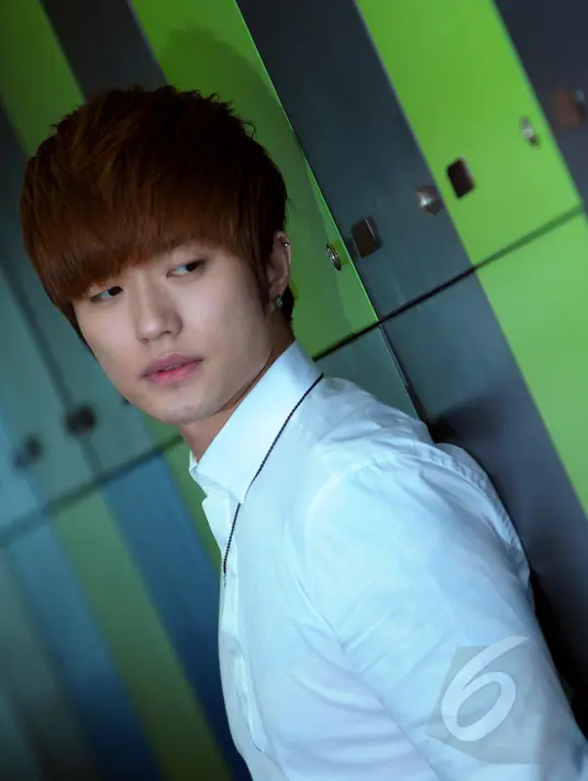Lee Jeong Hoon, mantan personel boyband HITZ saat mendatangi kantor Liputan6.com, di SCTV Tower, Jakarta, Kamis (15/4/2015). (Liputan6.com/Faisal R Syam)