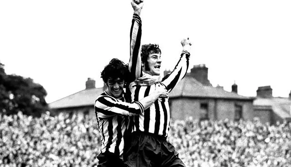 Bersama Newcastle United pada musim 1974/1975 ia berhasil menjadi top skor dengan torehan 21 gol. Sementara pada musim 1976/1977 bersama Arsenal ia sukses menjadi top skor dengan raihan 25 gol. (dailyadvent.com)