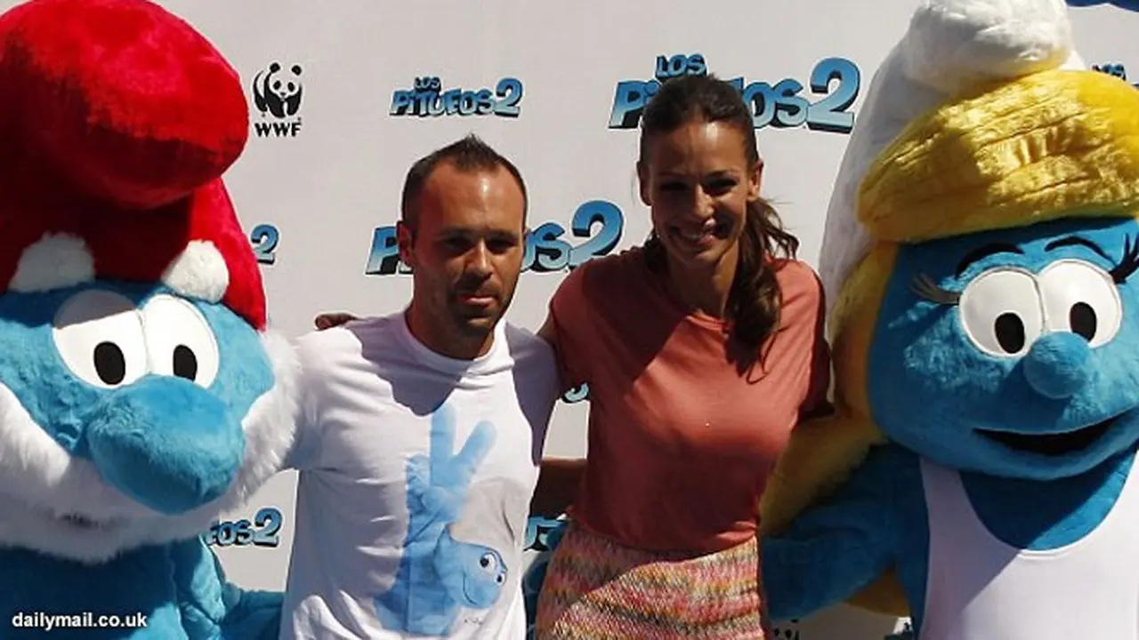 iniesta-smurf-130725b.jpg