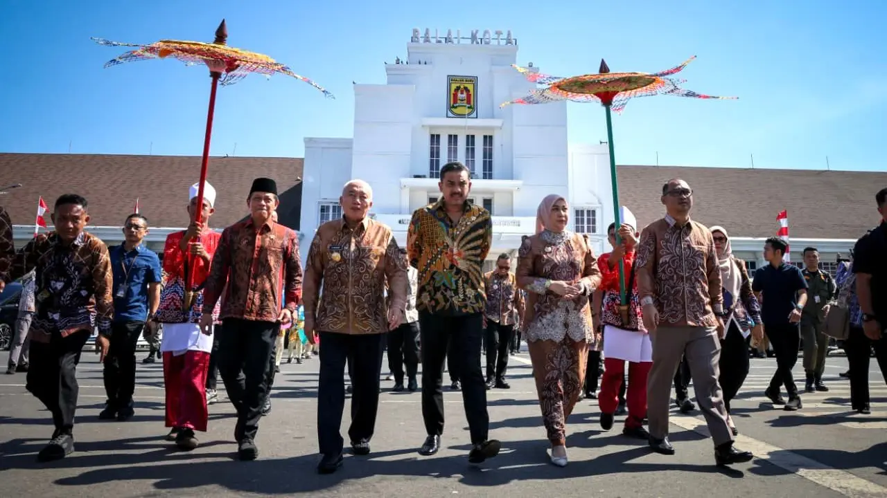 Menteri Usaha Mikro, Kecil dan Menengah (UMKM) Maman Abdurrahman saat menghadiri peringatan Hari Ulang Tahun ke-27 Kota Banjarbaru yang dirangkaikan dengan Festival Soto Banjar Menuju Kota Gastronomi, Senin (20/4) (Istimewa)