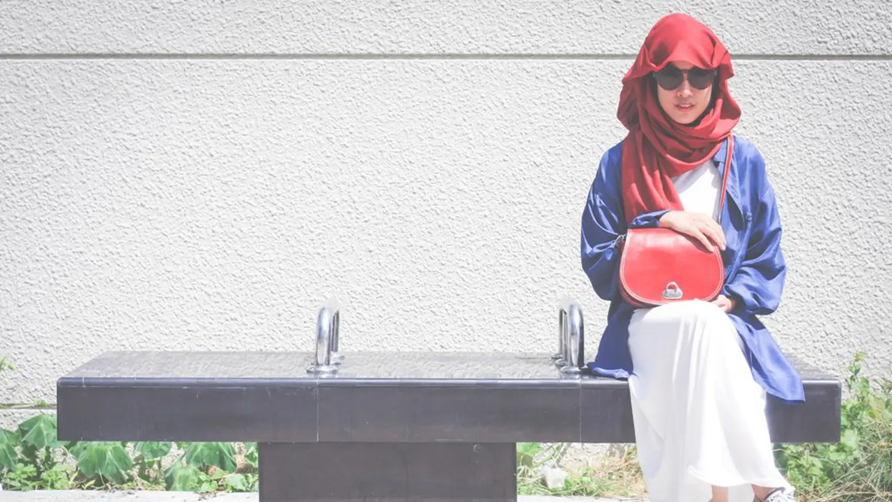 Tren Hijab: Padu Padan Hijab dengan Sneakers yang Sporty