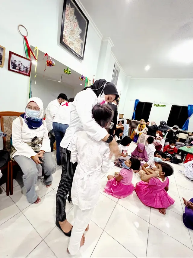 Relawan HIV/AIDS Teaching Saturday menggelar acara buka puasa dan berbagi keceriaan bersama anak-anak dengan HIV/AIDS (ADHA).