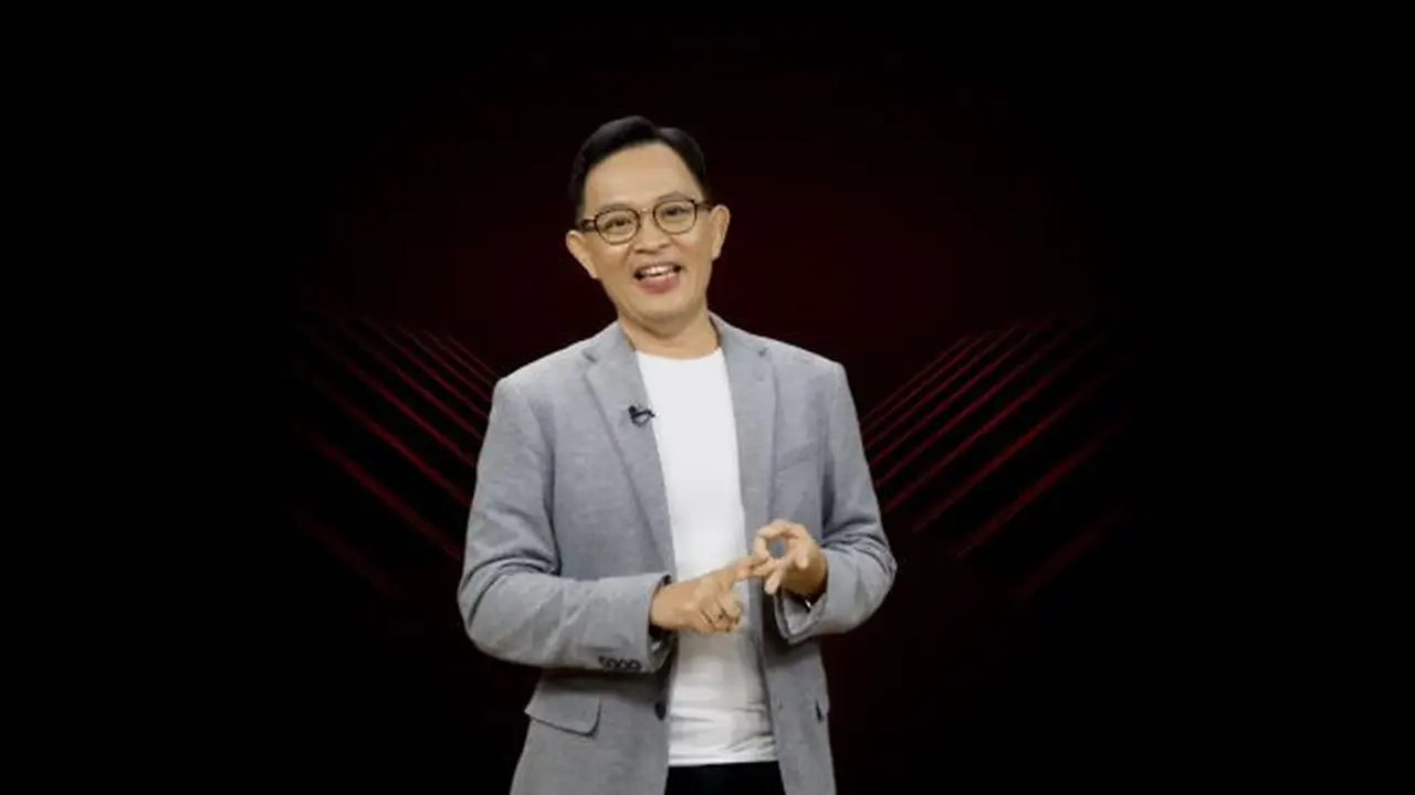 Presiden Direktur & CEO MPC, Adrian Suherman mengumumkan transformasi perusahaan sebagai komitmen untuk mendukung dan mempercepat pertumbuhan ekonomi digital di Indonesia. (Foto: Multipolar)
