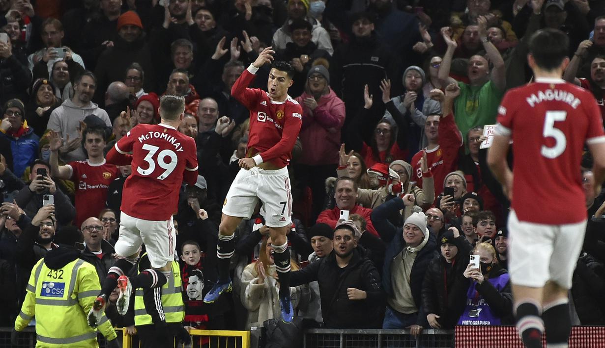 Cristiano Ronaldo mencetak gol dengan memanfaatkan bola muntah tembakan Scott McTominay dari luar kotak penalti. (AP Photo/Rui Vieira)