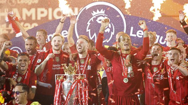 Juara Premier League, Skuad Liverpool Berpesta di Ruang Ganti - Inggris  Bola.com