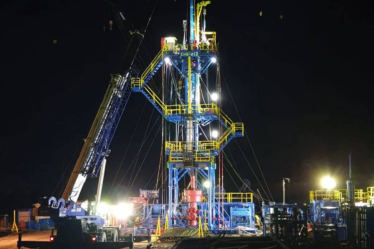 SKK Migas bersama Pertamina Hulu Sanga Sanga berhasil menemukan sumber hidrokarbon berupa gas melalui pengeboran Sumur Eksplorasi Helios D-1X. Sumur eksplorasi tersebut terletak di Desa Jawa, Kecamatan Sanga Sanga, Kabupaten Kutai Kartanegara, Kalimantan.