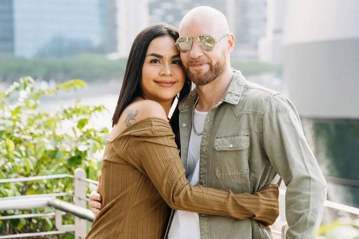 12 Tahun Bersama, Ini Potret Mesra Melaney Ricardo dan Suami