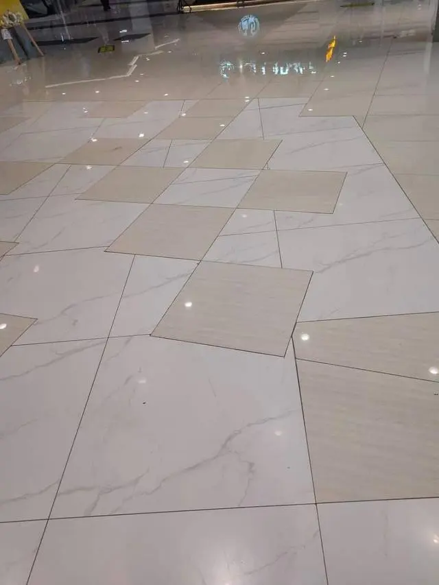 6 Lantai Keramik Tidak Simetris Ini Bikin Mata Sakit, Ingin Rasanya Perbaiki