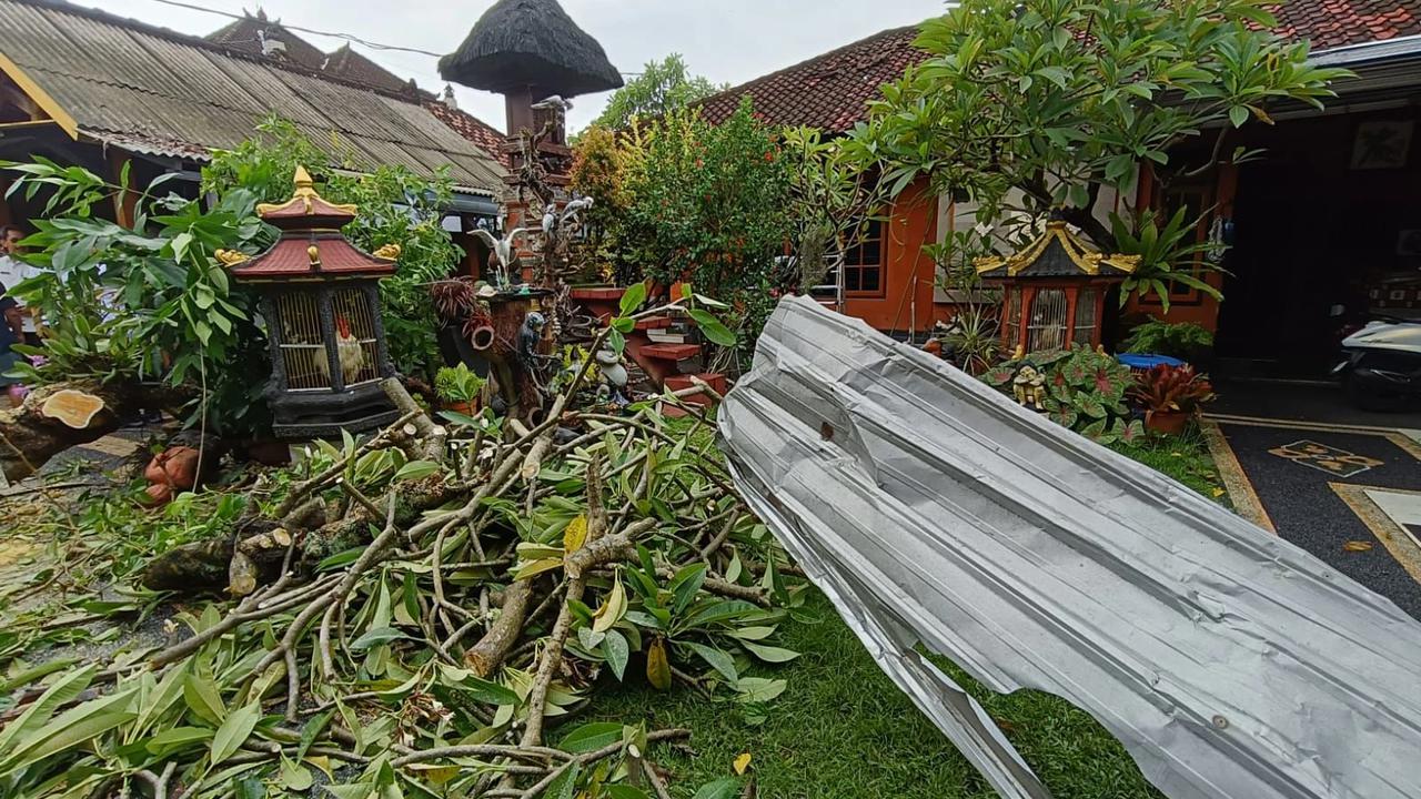 Angin Puting Beliung Rusak Puluah Rumah Warga di Kota Denpasar, Begini Kondisinya