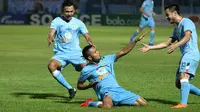 Saddil Ramdani berselebrasi setelah menjebol gawang Mitra Kukar di Stadion Surajaya, Lamongan, Kamis (7/6/2018). (Bola.com/Aditya Wany)