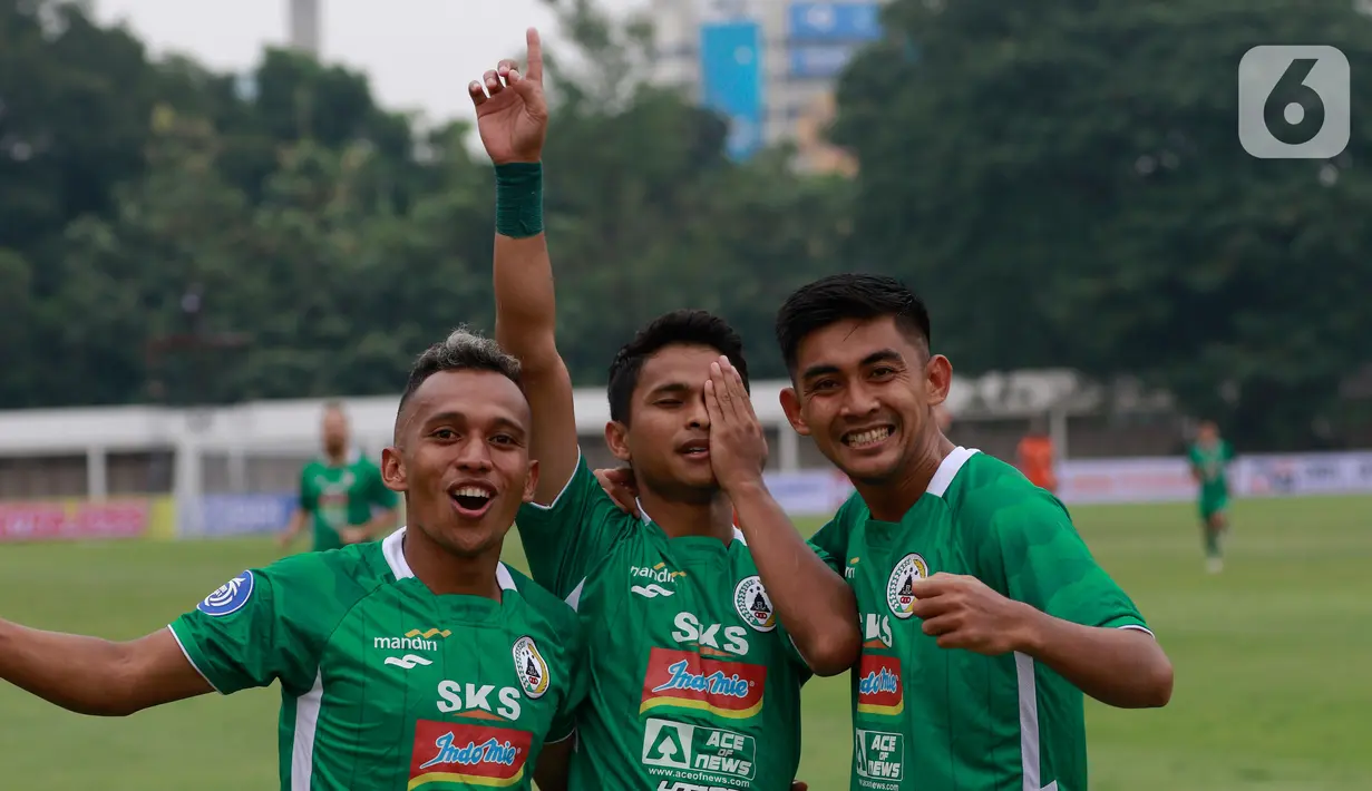 Pemain PSS Sleman, Irkham Mila, melakukan selebrasi usai mencetak gol ke gawang Persiraja Banda Aceh pada laga BRI Liga 1 di Stadion Madya, Jakarta, Sabtu (11/9/2021). Persiraja Banda Aceh menang tipis atas PSS Sleman 3-2. (Bola.Com/M Iqbal Ichsan)
