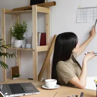 Salah satu sikap yang dimiliki wanita bermental kuat adalah produktif dalam kegiatan sehari-hari. (Foto: Freepik/freepik)