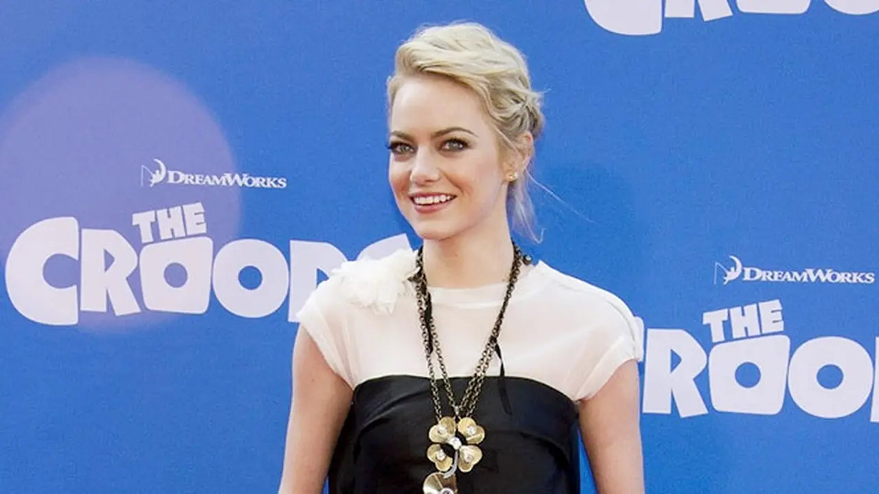 emma-stone-131205b.jpg