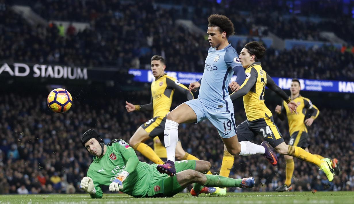Pemain Manchester City, Leroy Sane mencetak satu gol untuk kemenangan timnya atas Arsenal pada lanjutan Premier League di Etihad Stadium, (18/12/2016). (Action Images via Reuters/Carl Recine)