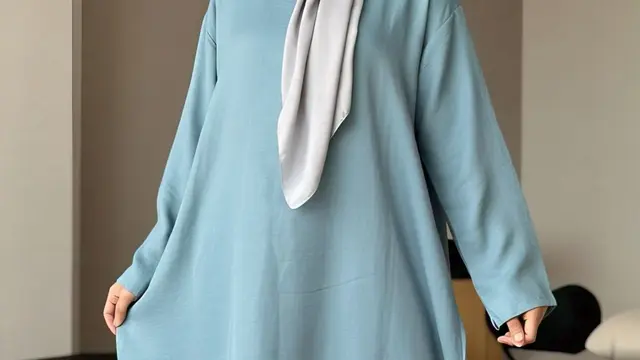 Baju Muslim Tunik Oversize untuk Wanita 2025/Nurul Diva Kautsar via Meta AI