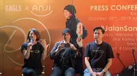 Cindy Jane, Anji, Hengky Sofyan (kiri ke kanan) dalam konferensi pers peluncuran sepatu EaglexAnji yang dilaksanakan di Kayuh Club House, Kebayoran Baru, Jakarta Selatan pada Selasa (22/10/2019). (dok. Liputan6.com/Novi Thedora)