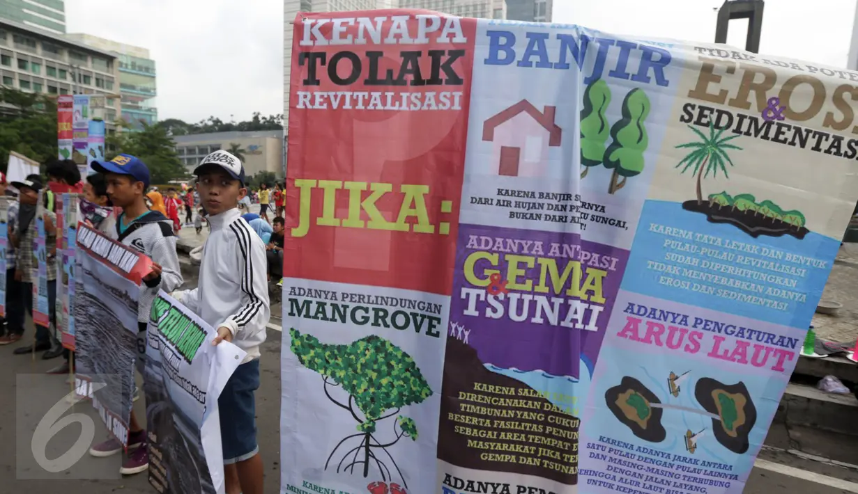 Aksi mendukung Reklamasi Teluk Benoa Bali di kawasan Car Free Day, Jakarta, Minggu (20/3/2016). Mereka mendukung revitalisasi karena memberi banyak keuntungan kepada warga Bali. (Liputan6.com/Johan Tallo)