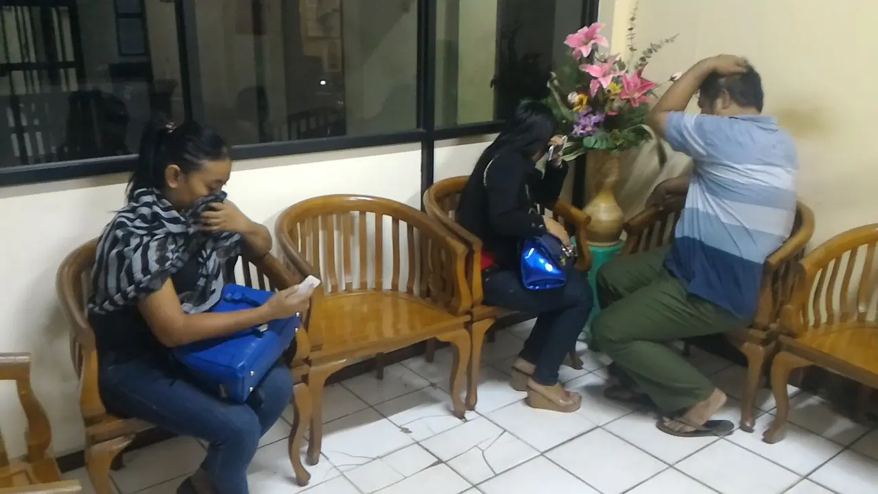 Salon Mesum Digerebek, 2 Pemijat Tanpa Busana Coba Kabur