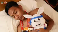 Akun Instagram terverifikasi PSSI mengunggah sejumlah potret atlet Timnas Indonesia U-22 tidur berkalung medali emas SEA Games 2023. Bahagia banget! (Foto: Dok. Instagram @PSSI)